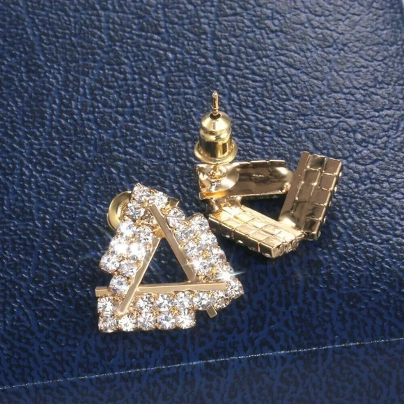 NEW 18K Gold Diamond Triangle Stud Earrings - Picture 4 of 5